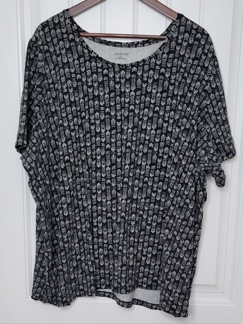 Catherines Black and White Short Sleeve Patterned Tee